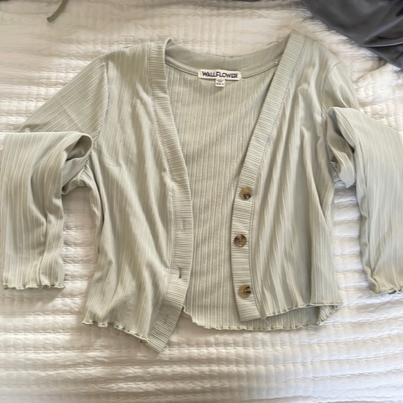 Wallflower Sweaters - Juniors Cropped Cardigan. Size Medium. Light Green.